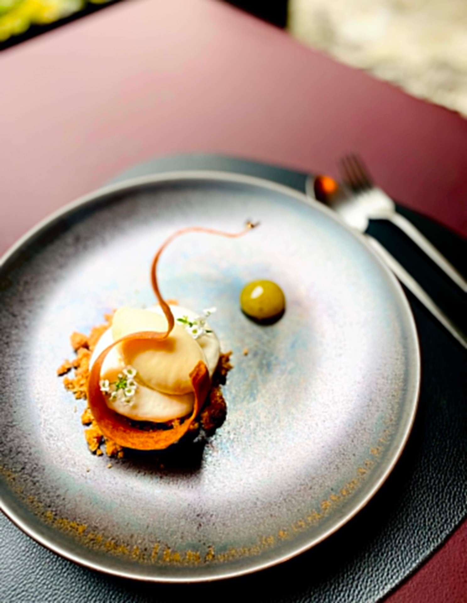 Traiteur de luxe mariage Paris — service à table